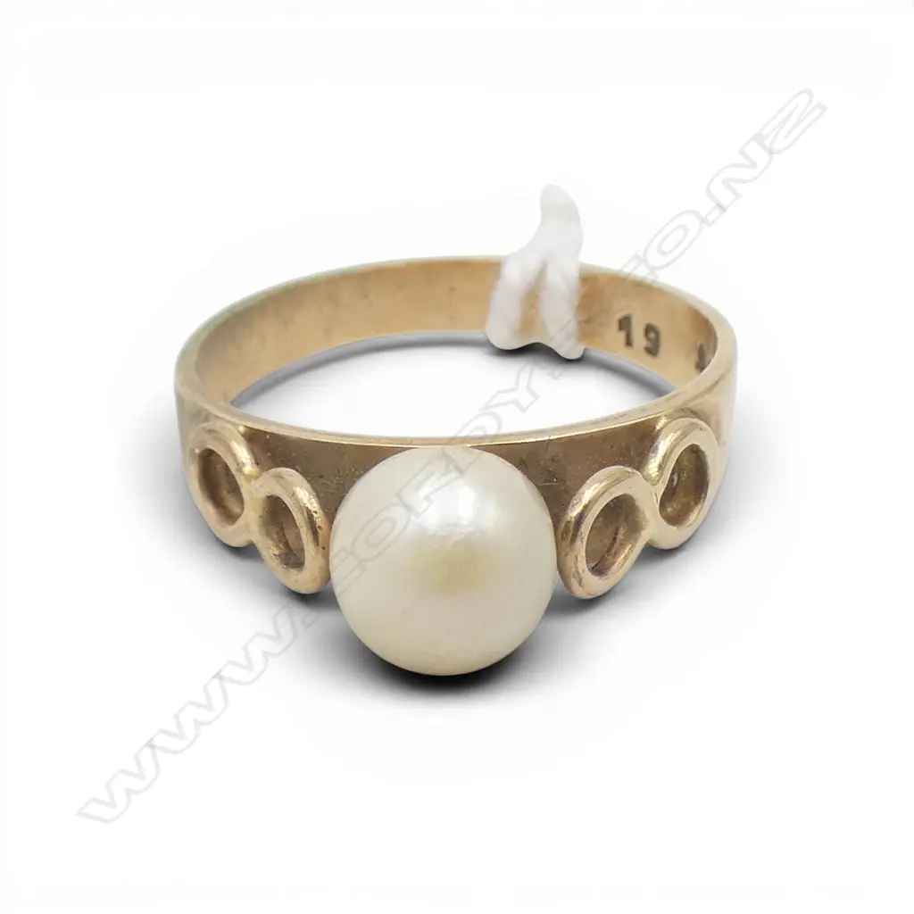 9CT PEARL RING, 2.5gms FAULT TO PEARL SIZE N1/2 Image 1++