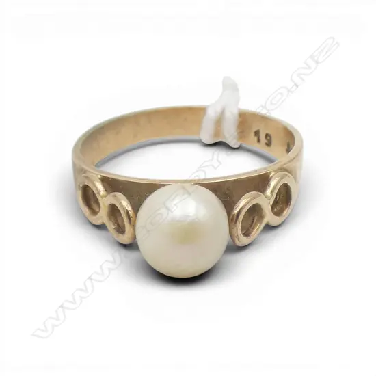 9CT PEARL RING, 2.5gms FAULT TO PEARL SIZE N1/2