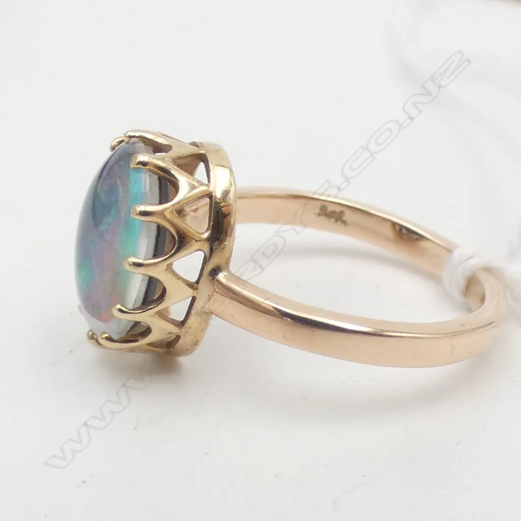 9CT GOLD DOUBLET OPAL RING 2.8GMS Water damage to edge of stone. SIZE L Image 1++