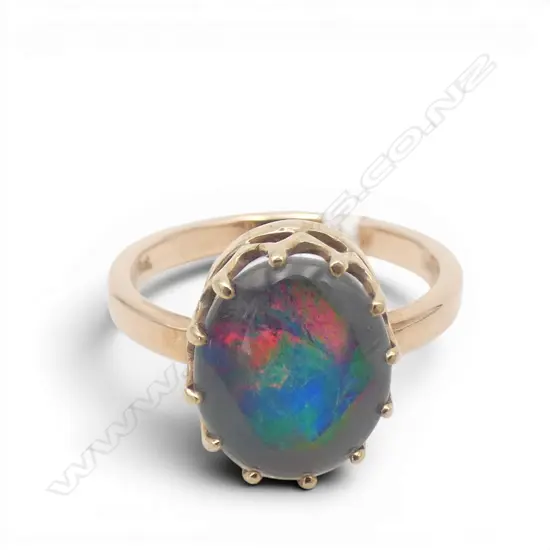 9CT GOLD DOUBLET OPAL RING 2.8GMS Water damage to edge of stone. SIZE L