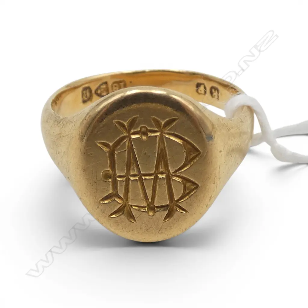18CT SIGNET RING, 7.3gms SIZE O1/2 Image 1++