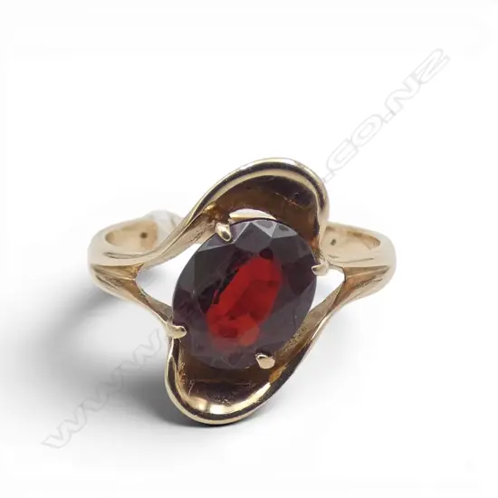 VINTAGE 9ct GOLD & GARNET DRESS RING 2.85gms SIZE P