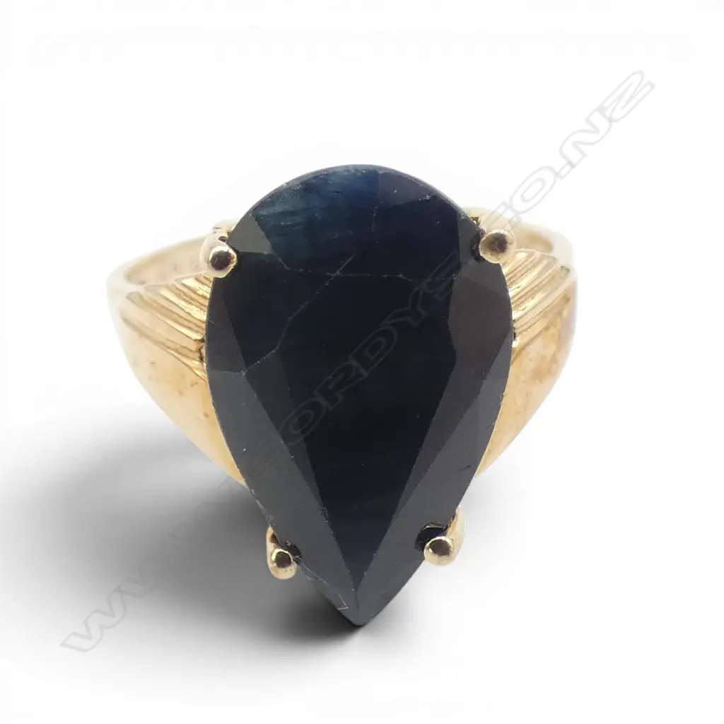 10ct yellow gold & pear cut Dark Sapphire dress ring 2.69gms size J Image 1++