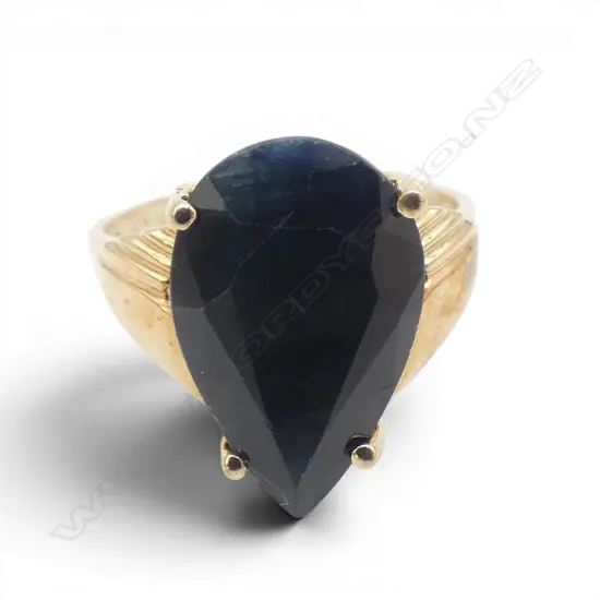 10ct yellow gold & pear cut Dark Sapphire dress ring 2.69gms size J