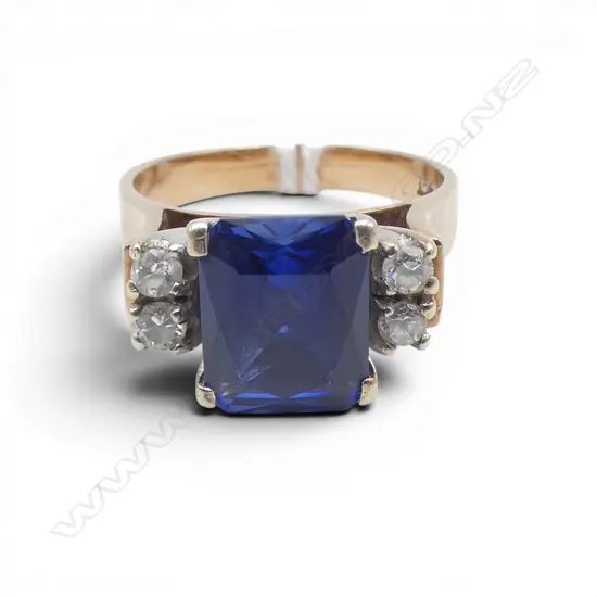 9ct GOLD & SYN BLUE SAPPHIRE &  WHITE STONE RING 7gms SIZE Q