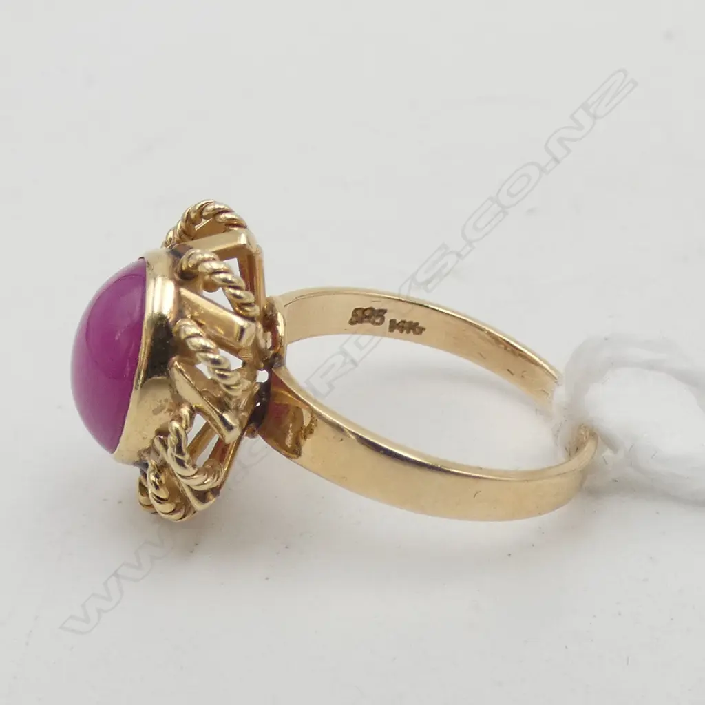 14ct yellow gold & star ruby cabochon set ring 4.04gms size L Image 1++