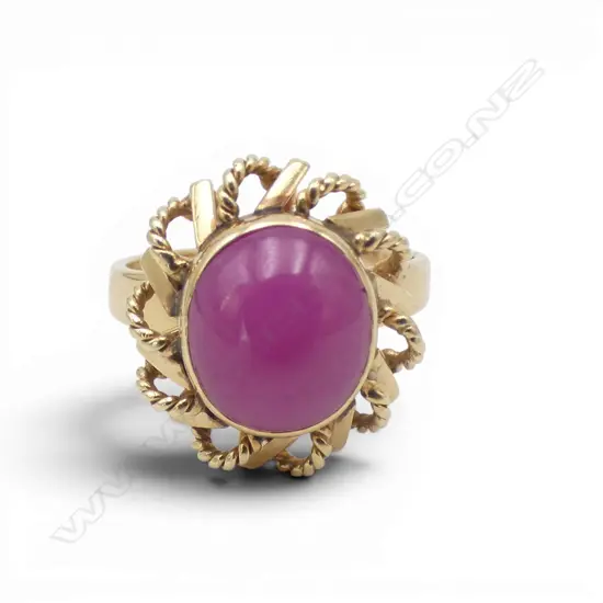 14ct yellow gold & star ruby cabochon set ring 4.04gms size L