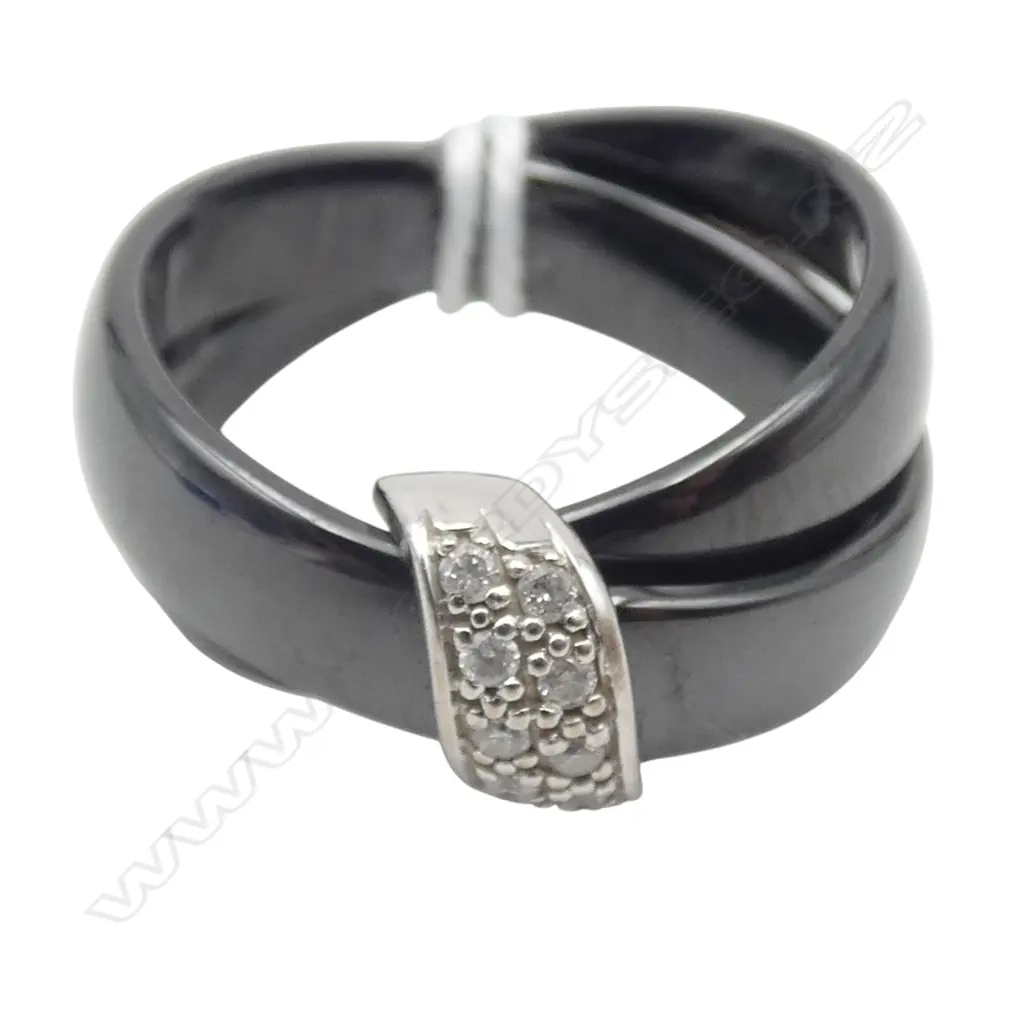 18ct DIAMOND SET GUY LAROCHE HEMATITE RING SIZE O Image 1++