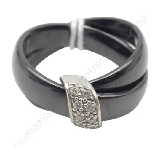 18ct DIAMOND SET GUY LAROCHE HEMATITE RING SIZE O