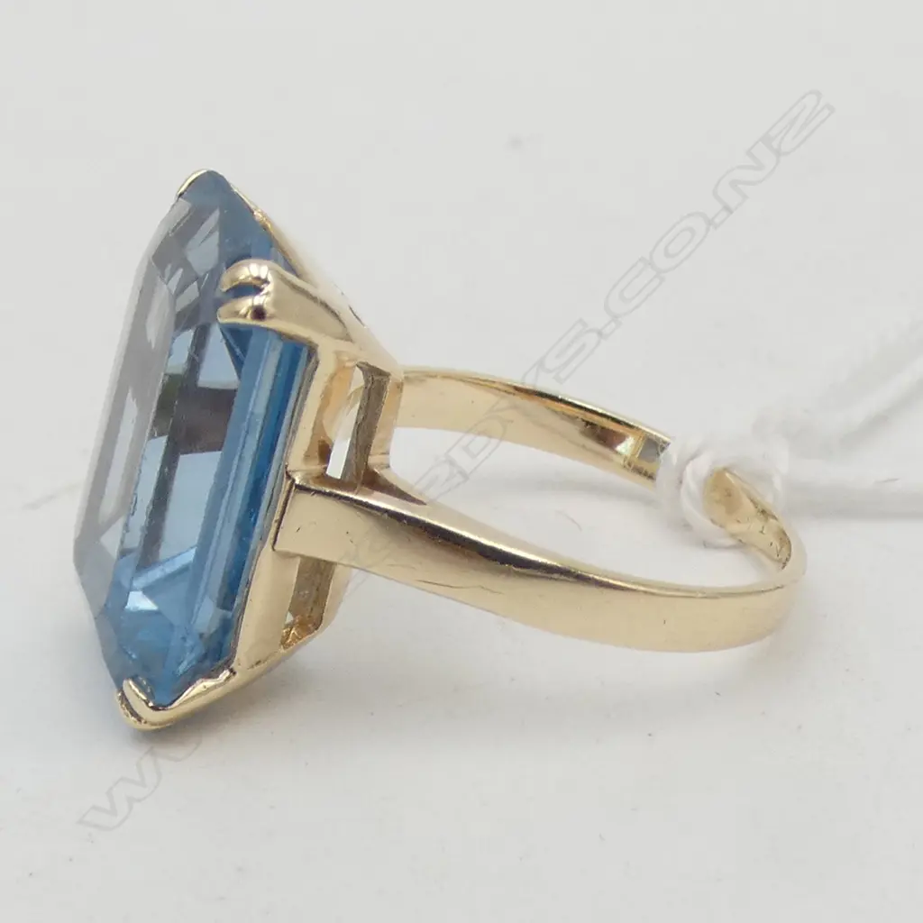 9CT GOLD BLUE TOPAZ DRESS RING SIZE N (6.1 Gms includes stone) Image 1++