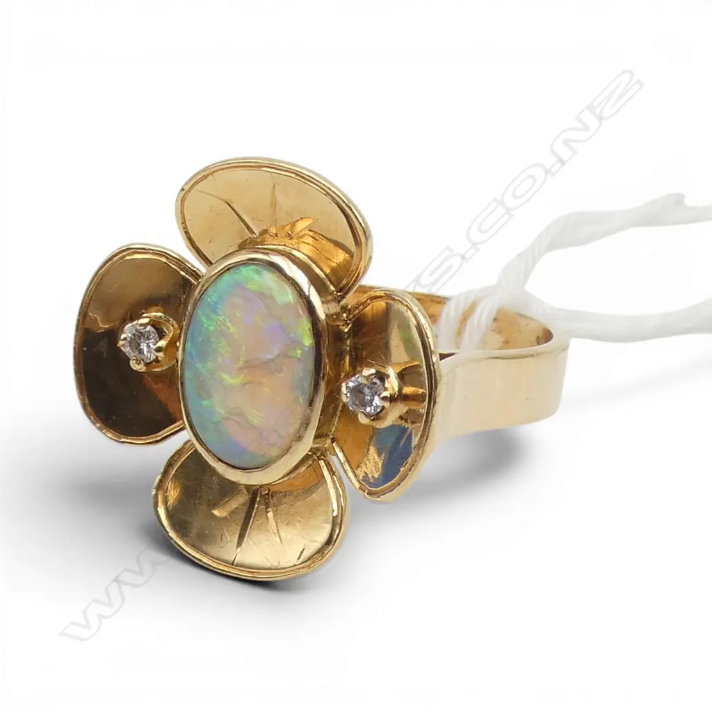 VINTAGE 18ct GOLD OPAL & DIAMOND RING 4 leaf flower head top 6.55gms SIZE Q Image 1++