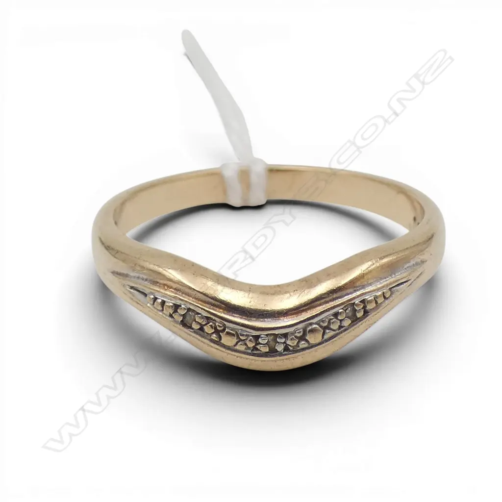 9CT  CURVED WEDDING RING, 2.4gms SIZE O Image 1++