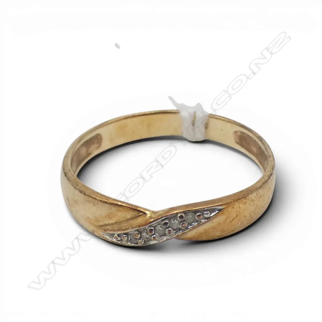 9CT AND DIAMOND RING, 1.3gms SIZE O Image 1++
