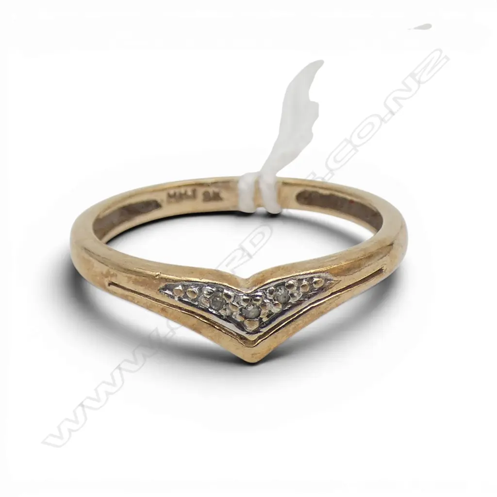 9CT AND DIAMOND RING, 1.5gms SIZE N Image 1++