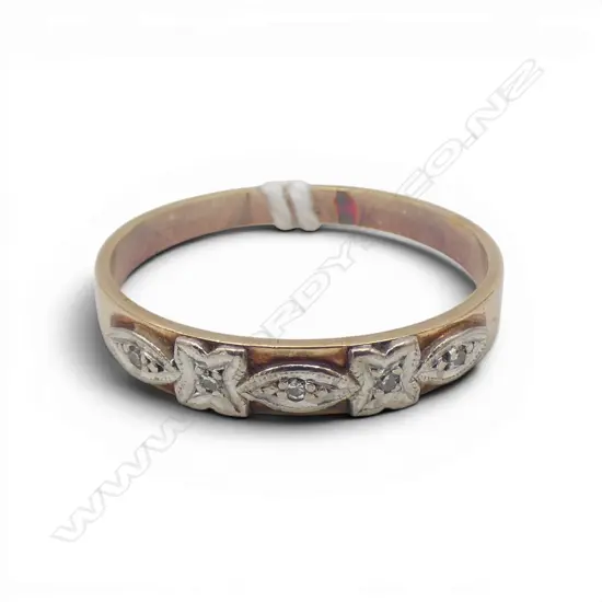 9CT DIAMOND SET RING, 2.2gms SIZE S