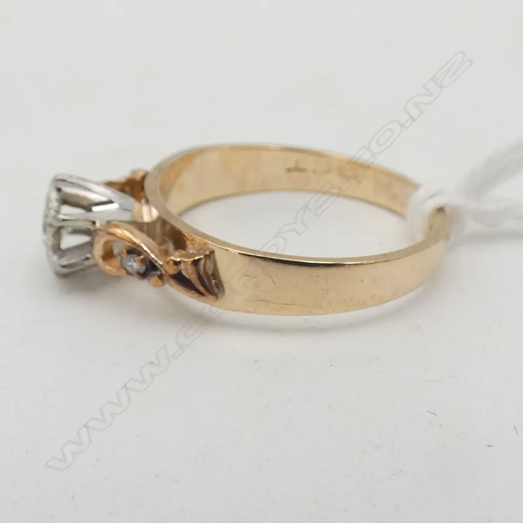 9CT ILLUSION SET DIAMOND RING, 2gms SIZE I Image 1++