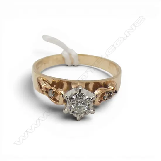 9CT ILLUSION SET DIAMOND RING, 2gms SIZE I