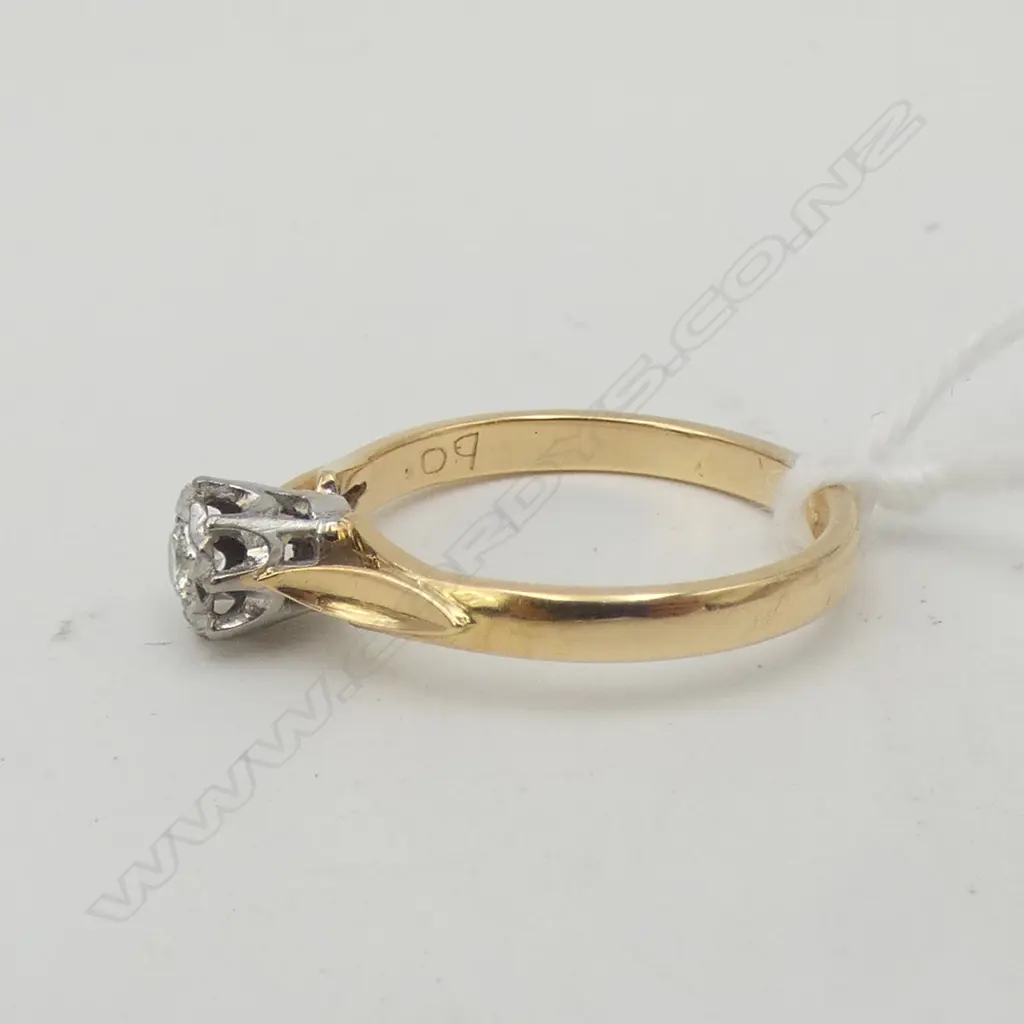 18CT DIAMOND SOLITAIRE RING, 3gms SIZE N Image 1++