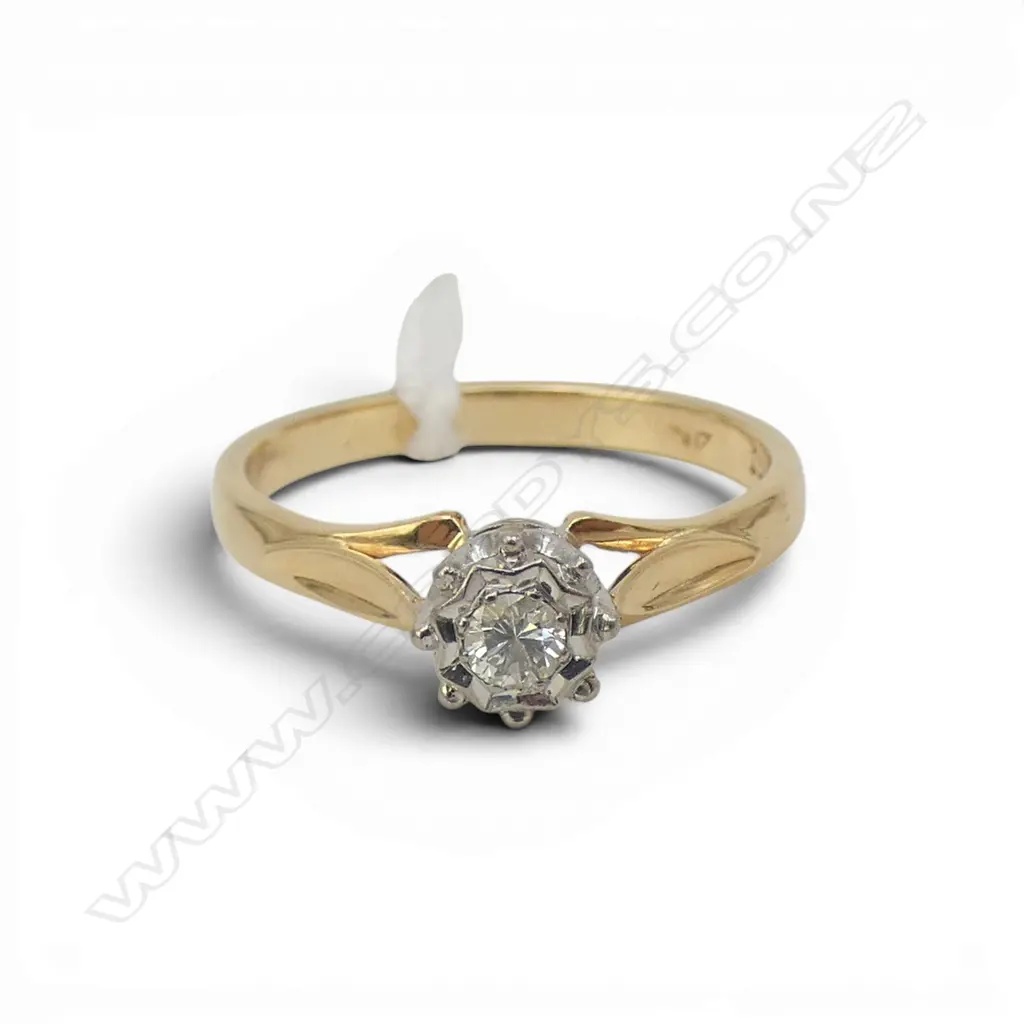 18CT DIAMOND SOLITAIRE RING, 3gms SIZE N Image 1++