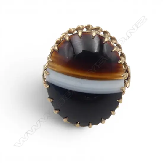 9CT BANDED AGATE RING, 4.3gms SIZE M