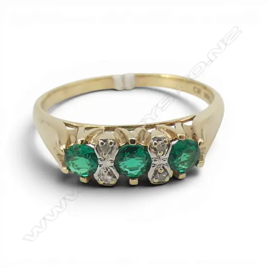 10ct GOLD  CREATED EMERALD & DIAMOND RING, 2.6gm SIZE T