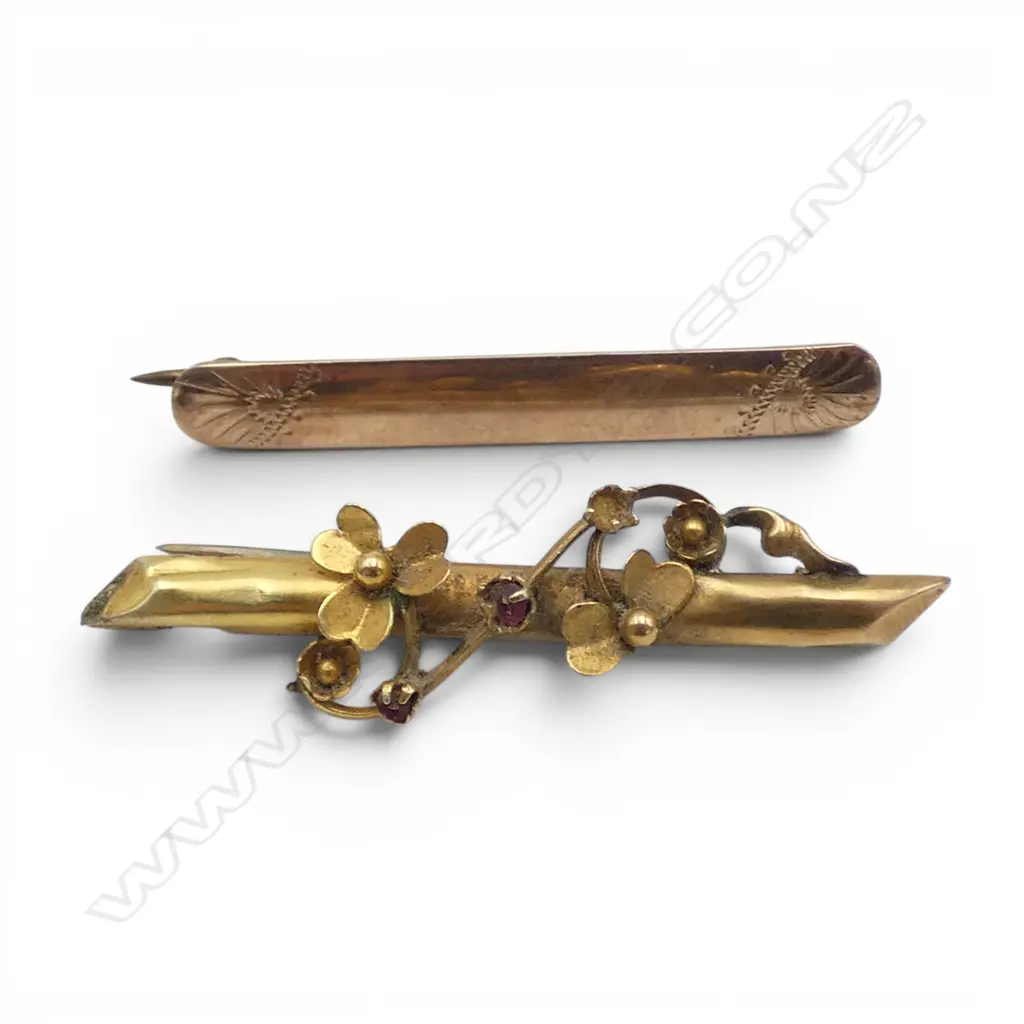 2 9CT BAR BROOCHES, 3.7gms Image 1++