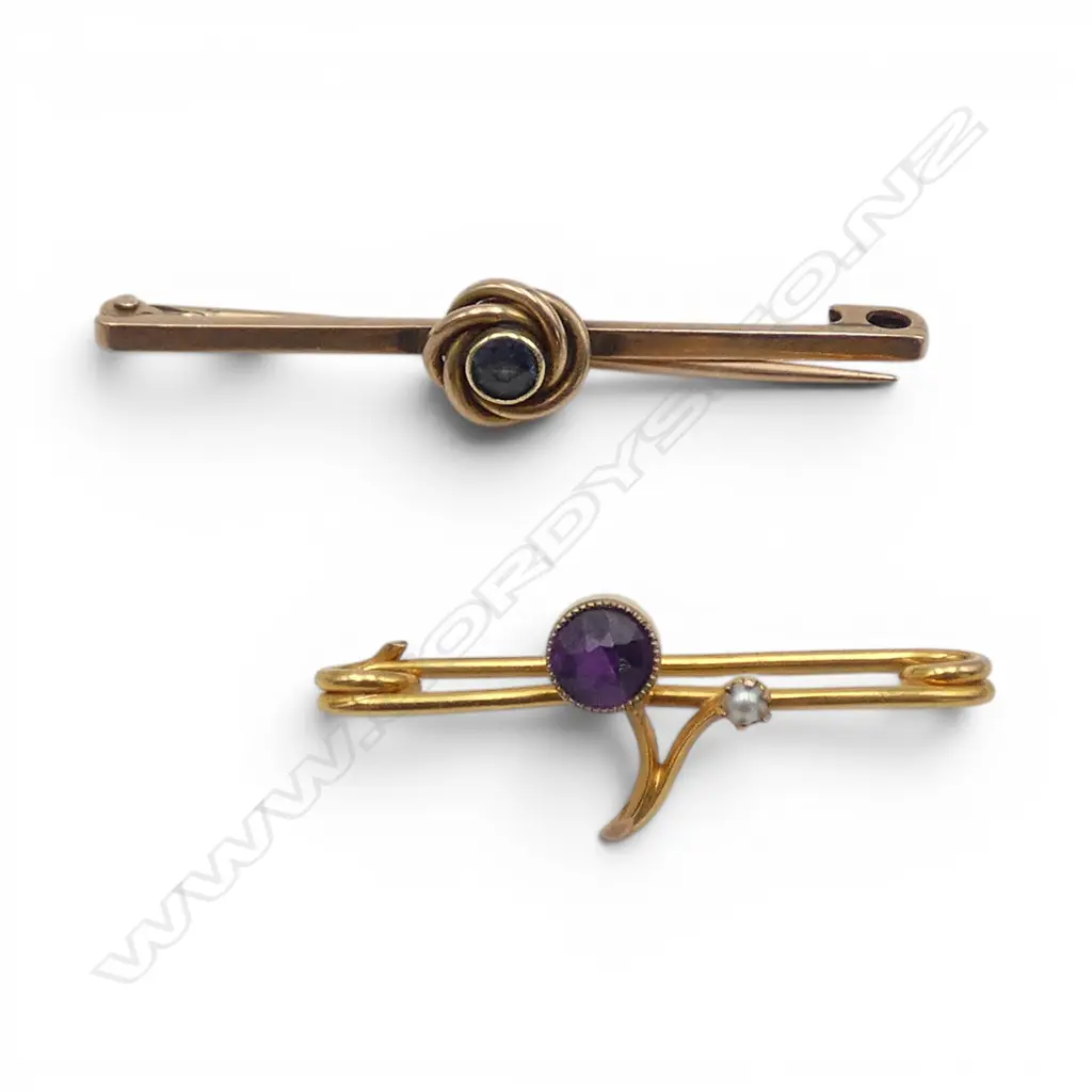 2 9CT BAR BROOCHES; AMETHYST & SAPPHIRE 3.7gms Image 1++