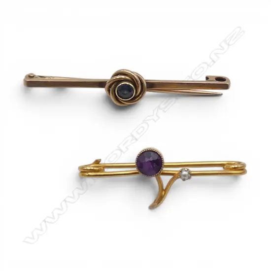 2 9CT BAR BROOCHES; AMETHYST & SAPPHIRE 3.7gms