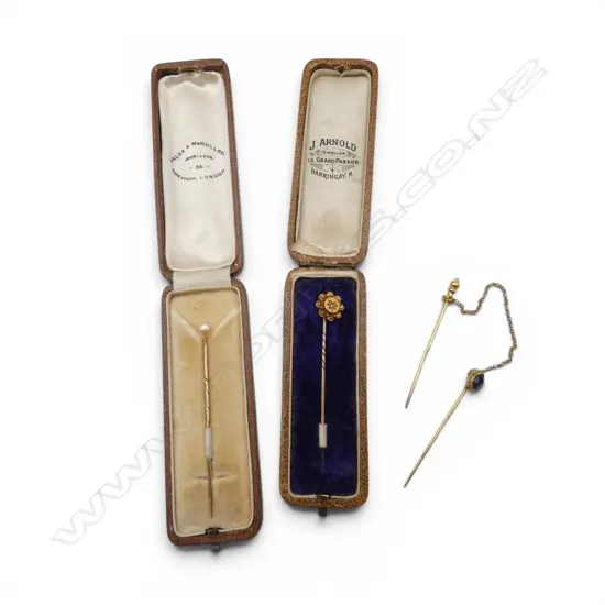2 BOXED TIE PINS 1 15CT GOLD TOPPED & ANOTHER TIE PIN WITH TOOTH PICK 