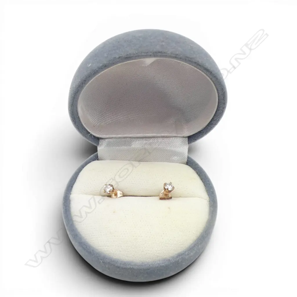 PR 9CT DIAMOND STUD EARRINGS Image 1++