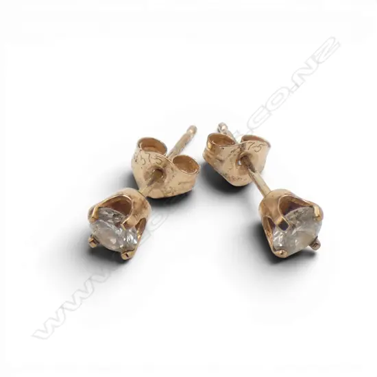 PR 9CT DIAMOND STUD EARRINGS