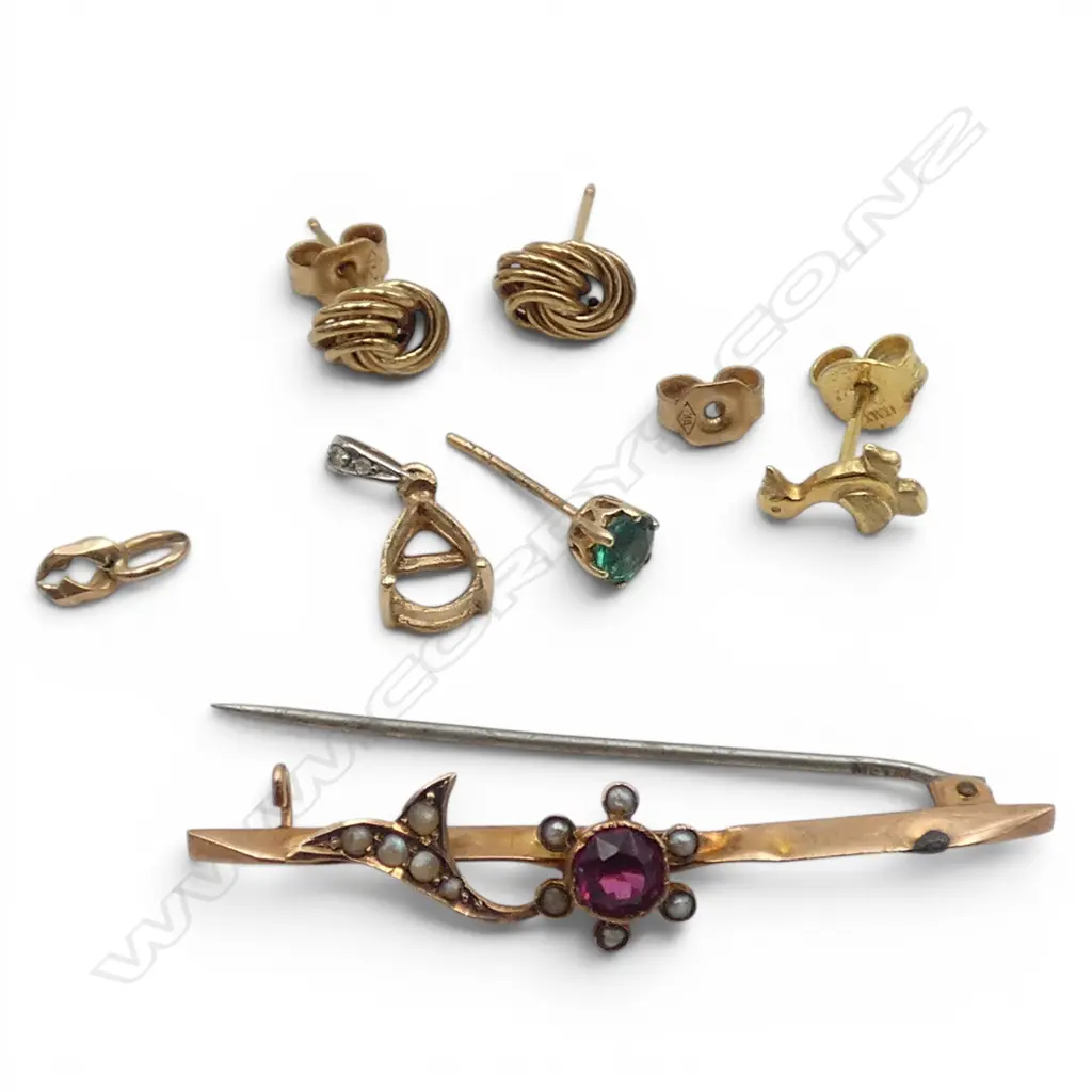 SCRAP GOLD, 3.4gm total weight Image 1++