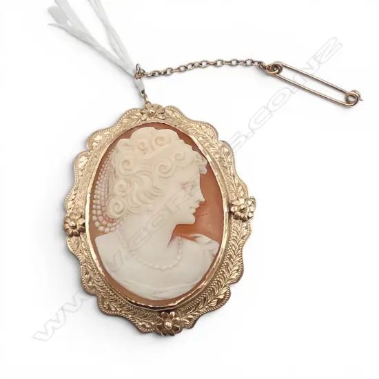 VINTAGE QUALITY 9ct GOLD FRAMED CAMEO BROOCH woman in profile 11.76gms 