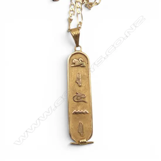 18ct GOLD EGYPTIAN PENDANT on 18ct GOLD CHAIN, 5.7gm