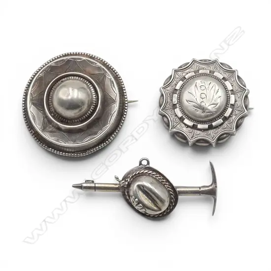 3 SILVER BROOCHES, 17.50gm