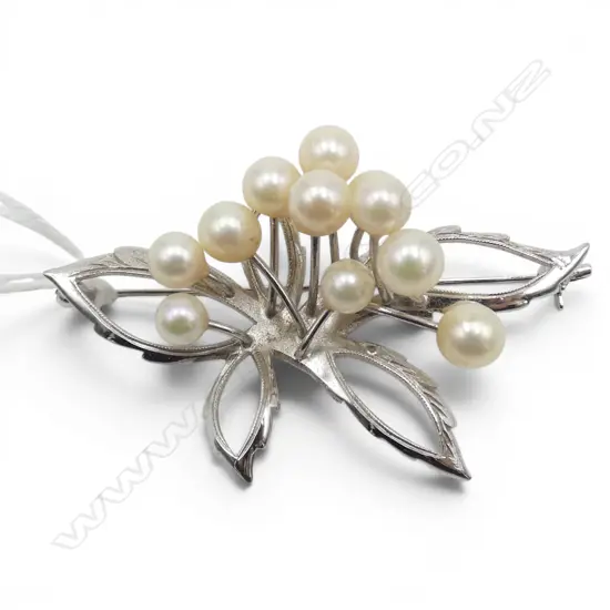 SILVER & PEARL BROOCH