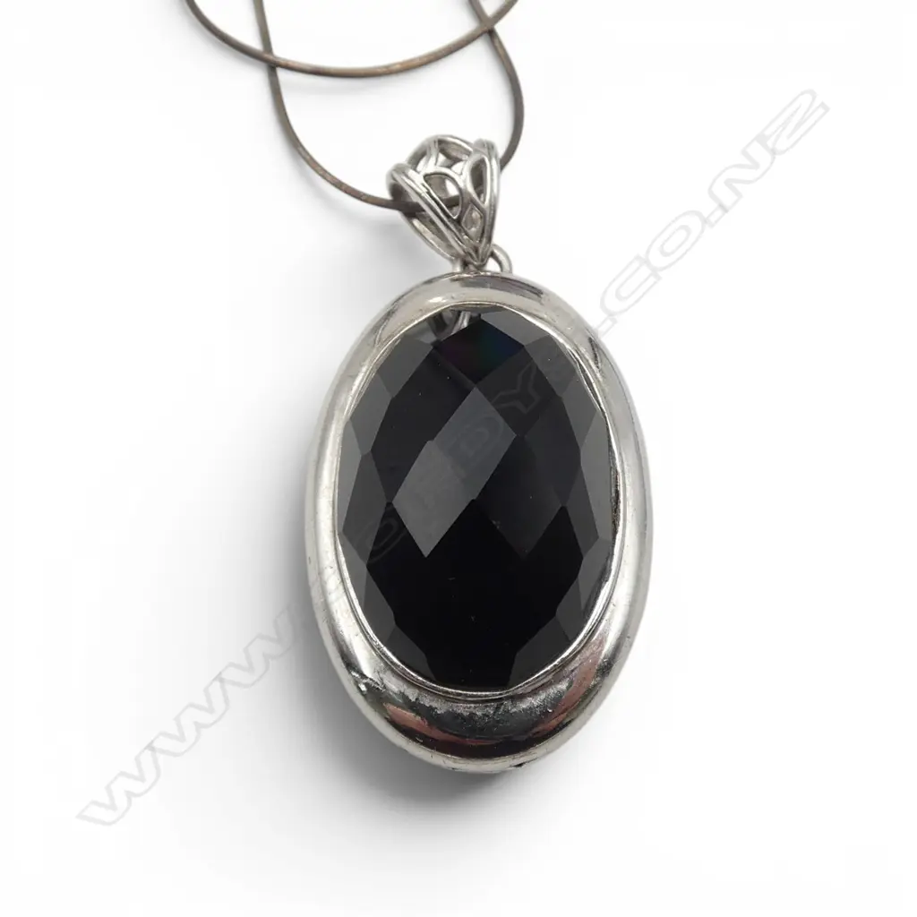 S/SILVER BLACK FACETED  STONE PENDANT ON CHAIN Image 1++
