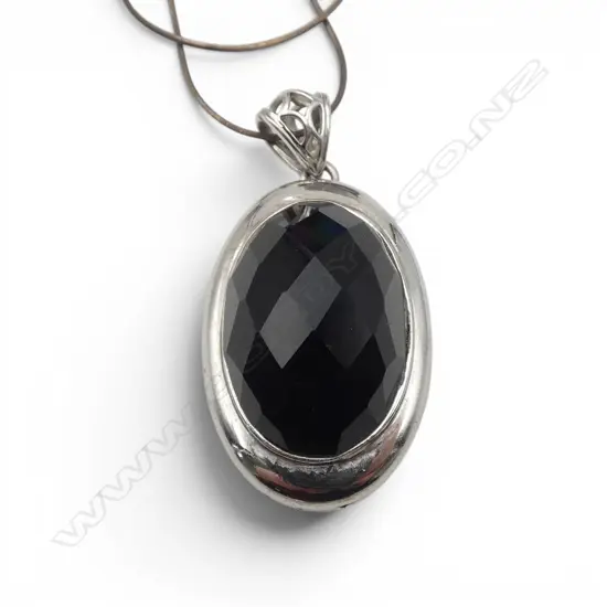 S/SILVER BLACK FACETED  STONE PENDANT ON CHAIN