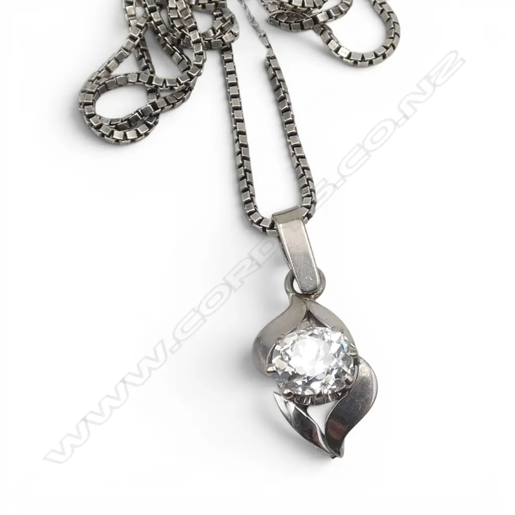 DIAMOND (ABOUT 1CT, CRACK) PLATED PENDANT ON GOLD CROWN, 925 SILVER CHAIN Image 1++