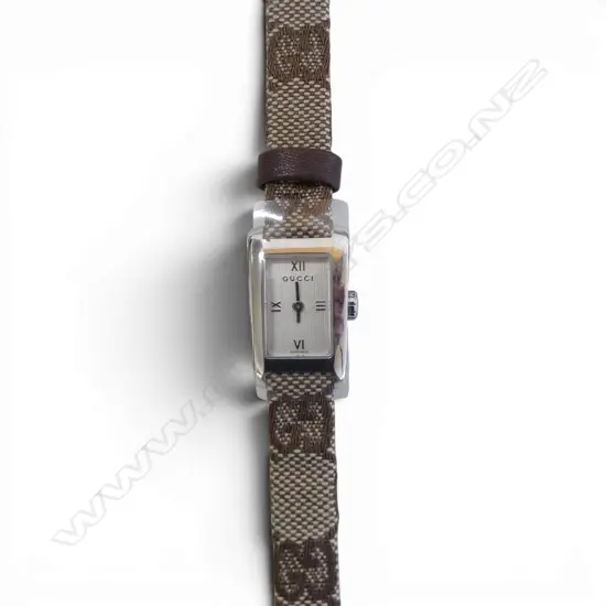 GUCCI LADIES WATCH SWISS MADE WITH BOX BOOKLET WARRENTY CARD ETC  PLASTIC ON WATCH FACE