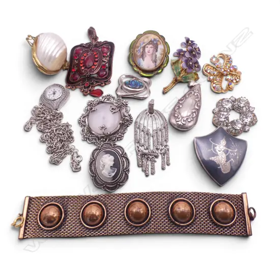 TRAY OF COSTUME JEWELRY