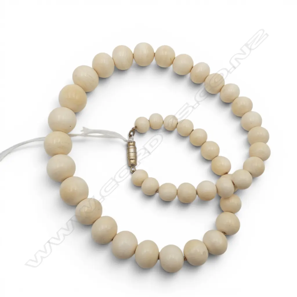 STRING OF VINTAGE IVORY GRADUATED BEADS L200MM Image 1++