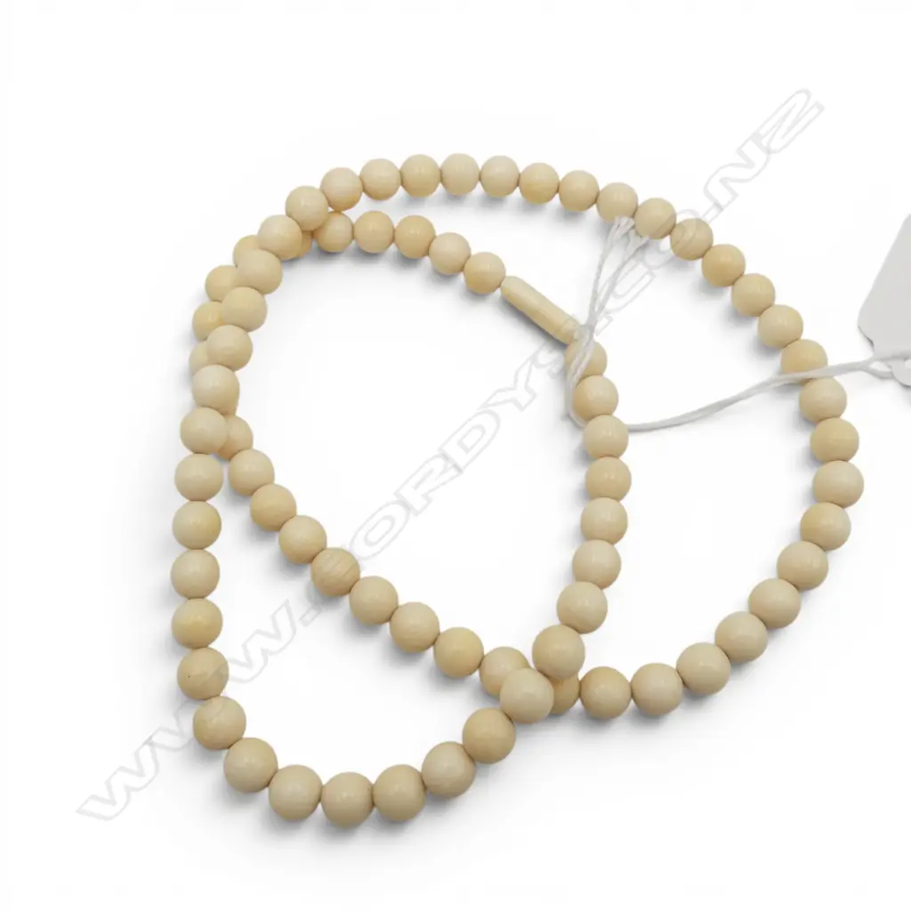 STRING OF SAME SIZED  VINTAGE IVORY BEADS L280MM Image 1++