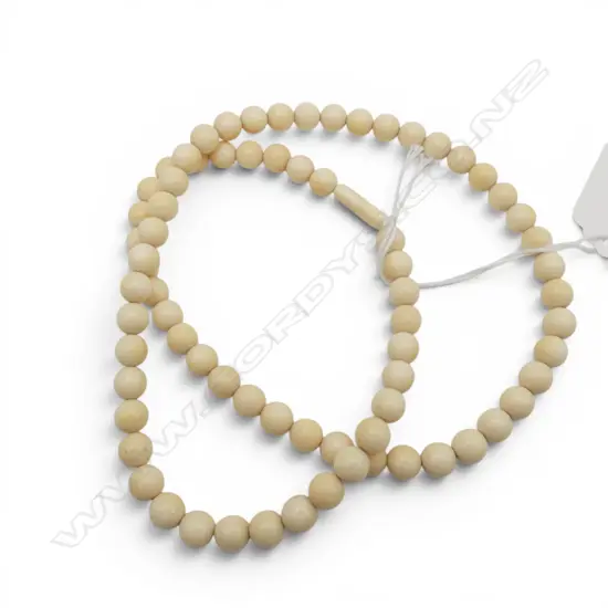 STRING OF SAME SIZED  VINTAGE IVORY BEADS L280MM