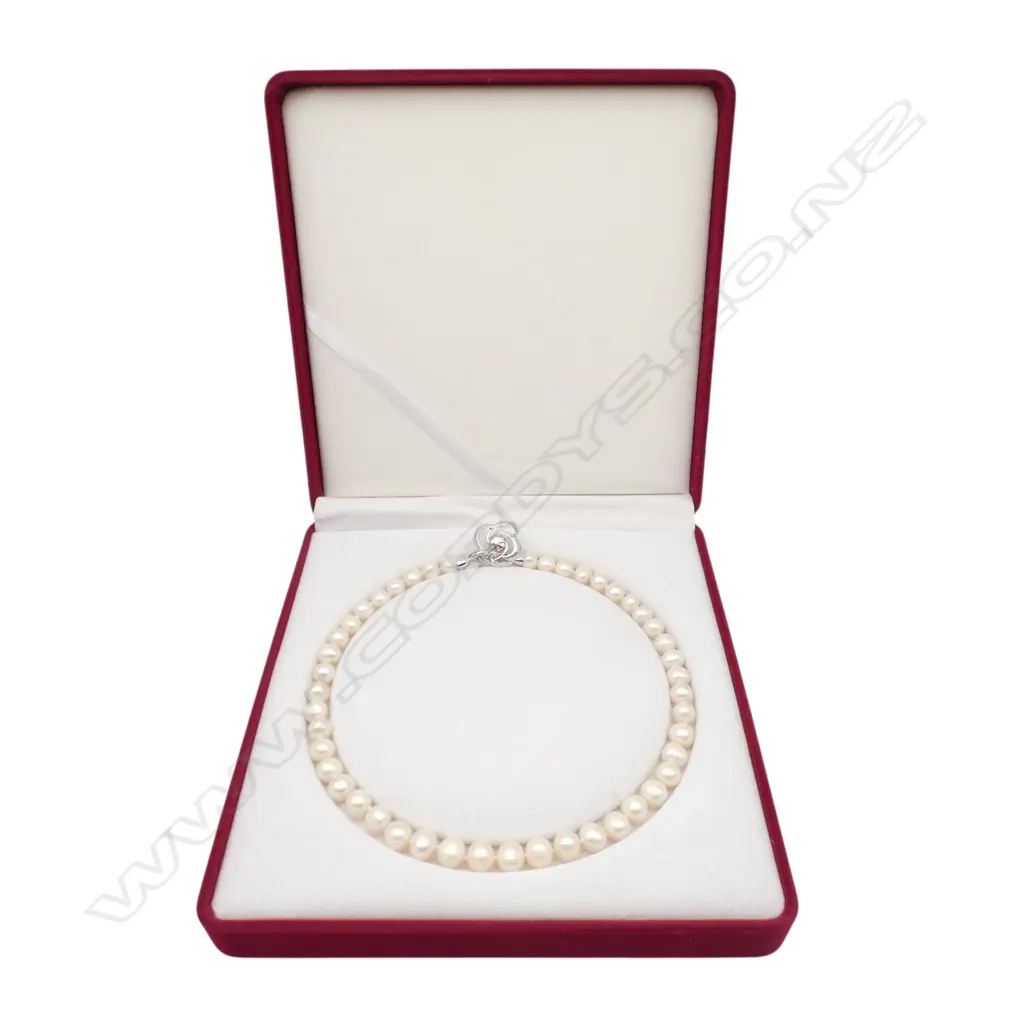 PEARL NECKLACE w. 925 SILVER CLASP L.470mm, BOXED Image 1++