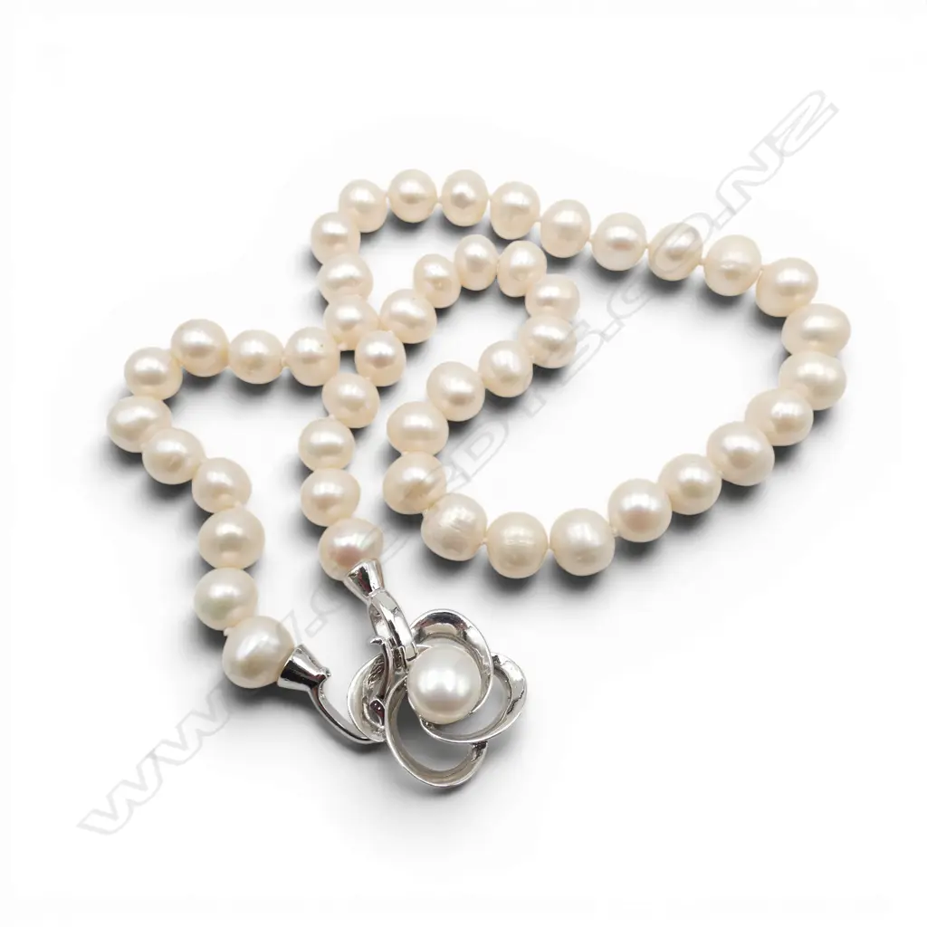 PEARL NECKLACE w. 925 SILVER CLASP L.470mm, BOXED Image 1++