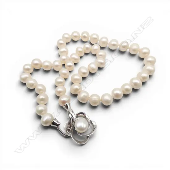 PEARL NECKLACE w. 925 SILVER CLASP L.470mm, BOXED