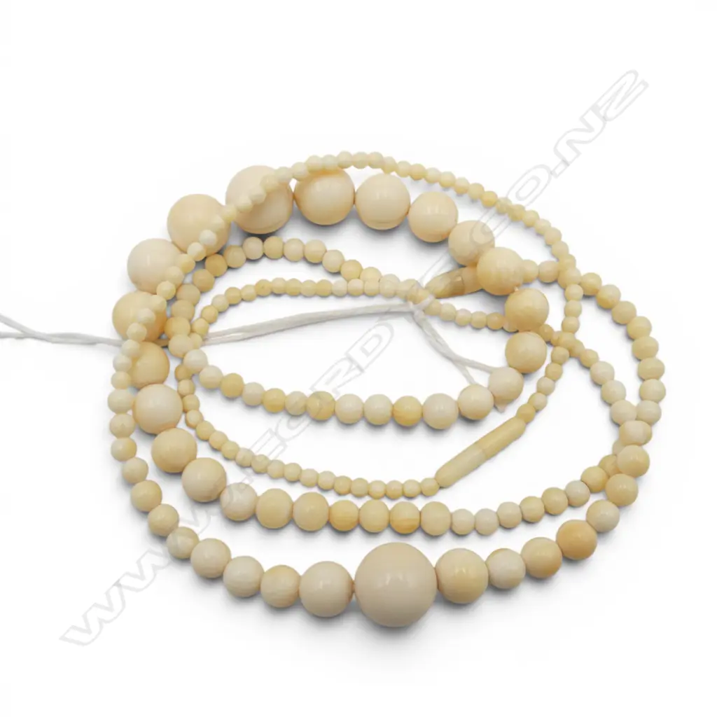 2 STRINGS OF VINTAGE GRADUATED IVORY BEADS L180MM Image 1++