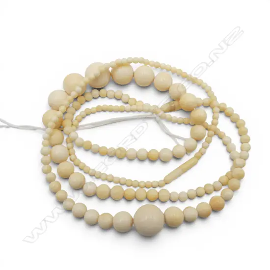 2 STRINGS OF VINTAGE GRADUATED IVORY BEADS L180MM