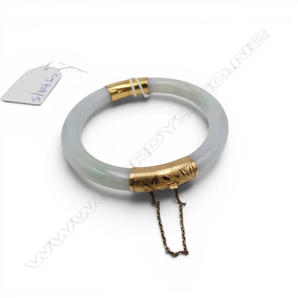 JADE BANGLE w. 14CT HINGE & CLASP, 55mm int. dia. Image 1++